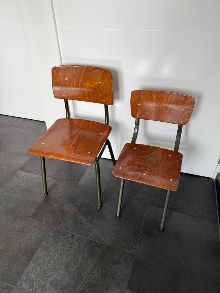 Oude schoolstoeltjes, Huis en Inrichting, Stoelen, Ophalen of Verzenden, Zo goed als nieuw, Bruin, Eén