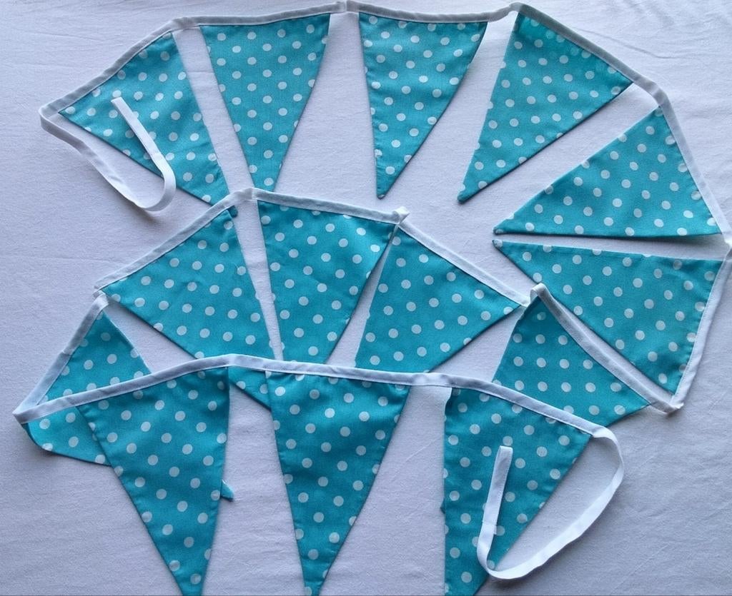 Kadoset VLAGGENLIJN + SIERKUSSEN (aqua/wit), Huis en Inrichting, Woonaccessoires | Kussens, Ophalen of Verzenden, Nieuw, Overige kleuren