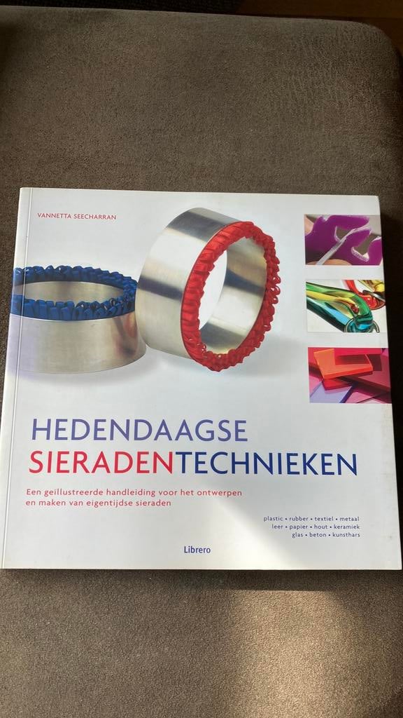 V. Seecharran - Hedendaagse sieradentechnieken, Ophalen of Verzenden, Zo goed als nieuw, V. Seecharran