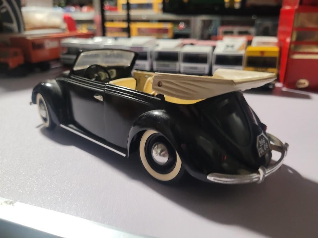 Vw kever cabrio, Hobby en Vrije tijd, Modelauto's | 1:18, Burago, Ophalen of Verzenden, Zo goed als nieuw, Bburago