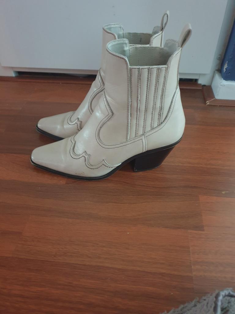 Crèmekleurige cowboylaarzen, Beige, Lage of Enkellaarzen, Ophalen of Verzenden, Stradivarius