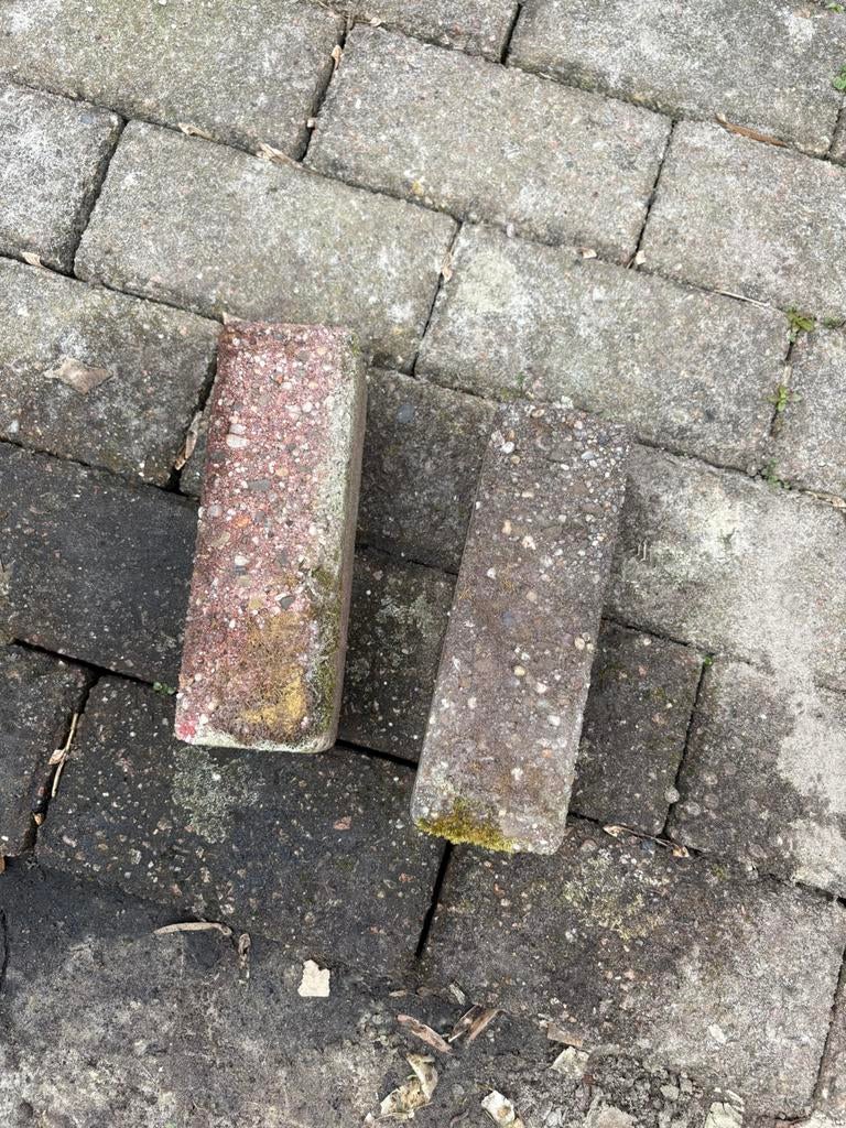 Waaltjes gratis ongeveer 180 stuks, Tuin en Terras, Tegels en Klinkers, Ophalen, Zo goed als nieuw, Beton, Klinkers