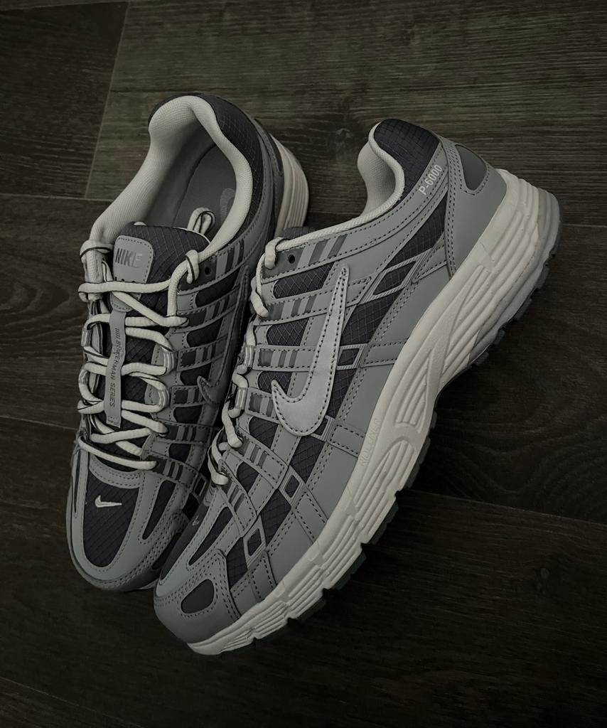 Exclusieve Nike P-6000 SE – Nieuw – Maat 42,5, Kleding | Heren, Schoenen, Nieuw, Ophalen of Verzenden