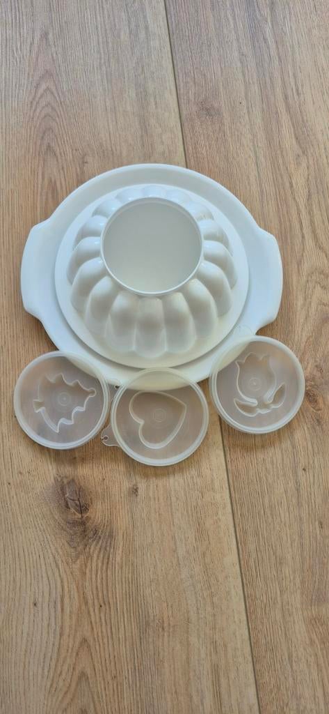Tupperware puddingvorm met kleine vormpjes, Huis en Inrichting, Keuken | Tupperware, Ophalen