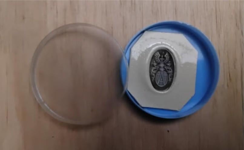 2x lakafdruk van zegelring met familiewapen, Sieraden, Tassen en Uiterlijk, Antieke sieraden, Ophalen, Overige materialen, Ring