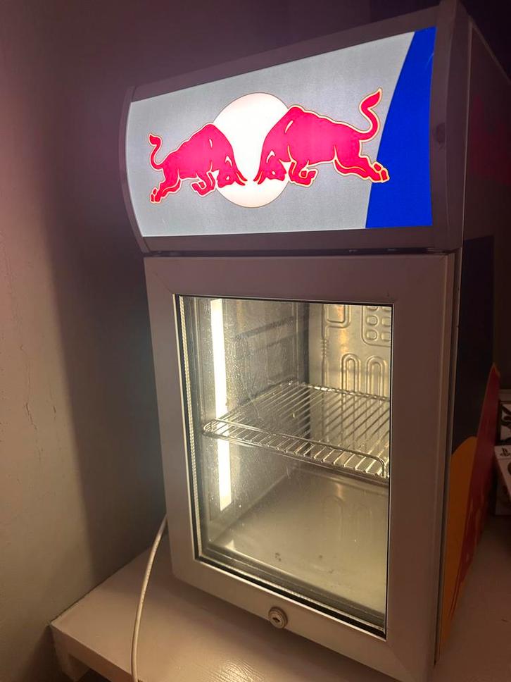 Red Bull mini koelkast met glazen deur en LED verlichting, Witgoed en Apparatuur, Koelkasten en IJskasten, Gebruikt, Zonder vriesvak
