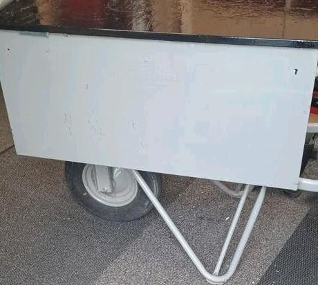 Matador kruiwagen met afsluitbare ijzeren kist, Ophalen