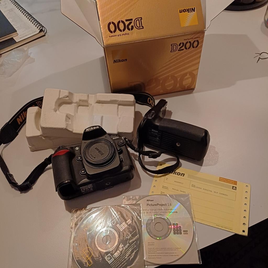 Nikon D200 Digitale Spiegelreflexcamera met MB-D200 grip, Gebruikt, Spiegelreflex, Ophalen of Verzenden, Nikon