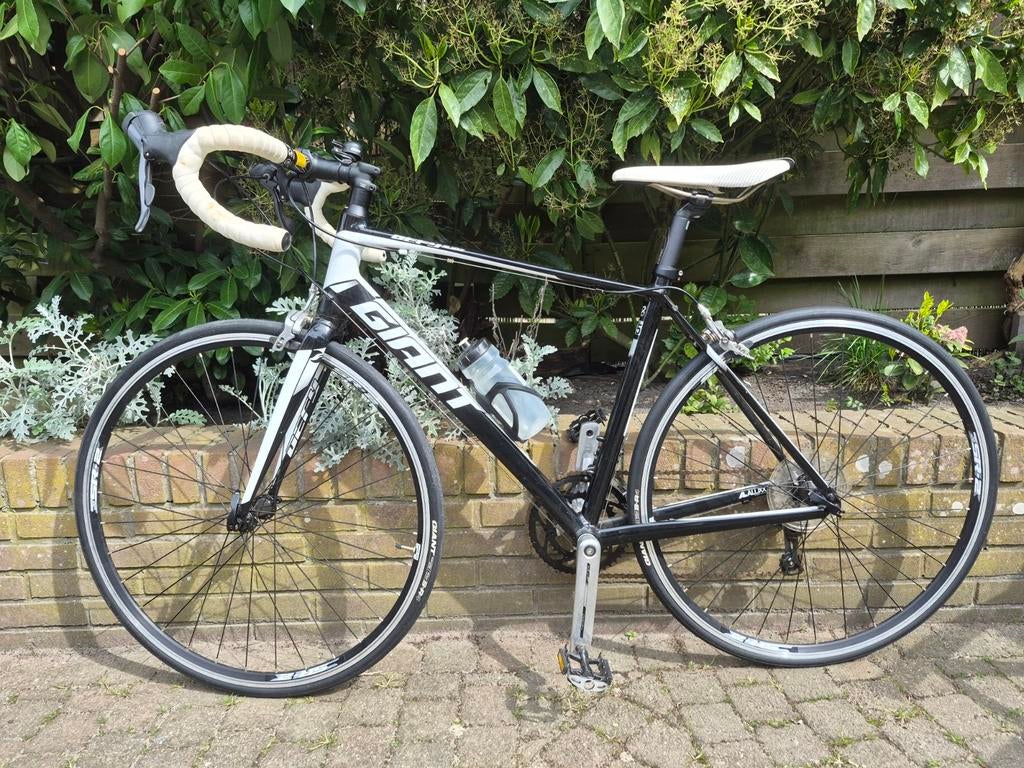 Giant Defy AluXX racefiets 2015, framemaat 55cm, Fietsen en Brommers, Ophalen of Verzenden