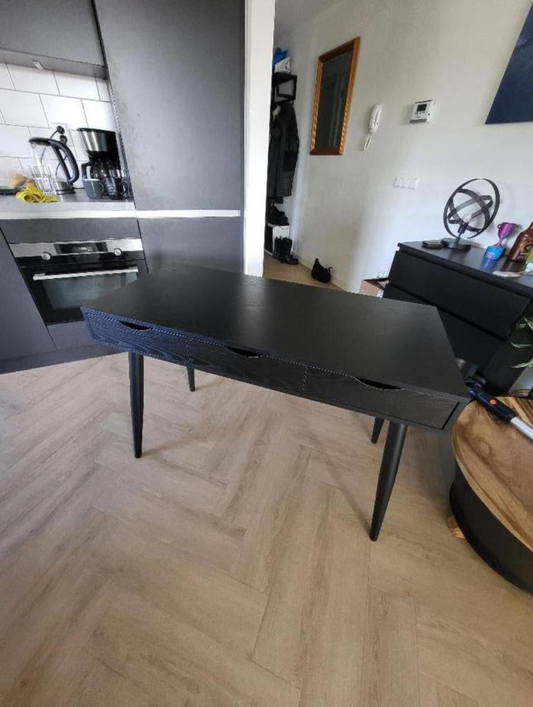 Bureau Montijo - Zwart bureau in goede staat, Huis en Inrichting, Ophalen, Met lades, Spaanplaat of MDF, Zo goed als nieuw