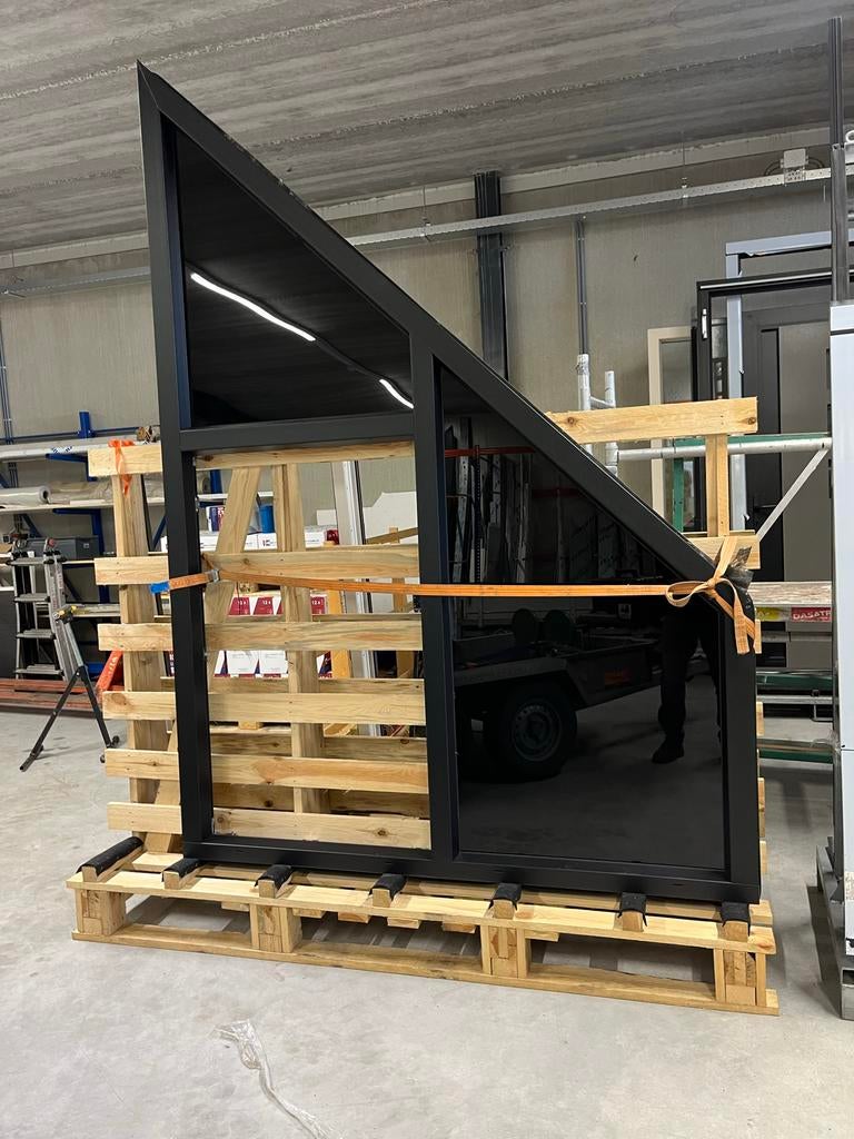 Kunststof maatwerk kozijn met collerbelglas, Gevelraam of Ruit, Nieuw, Dubbelglas, 120 tot 160 cm