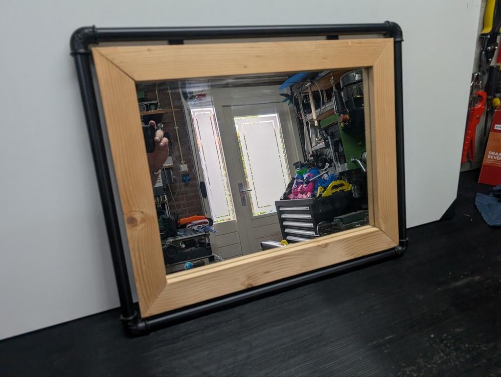 Spiegel 53x43cm met houten en industriële rand, Huis en Inrichting, Ophalen, Gebruikt, Minder dan 100 cm, Rechthoekig