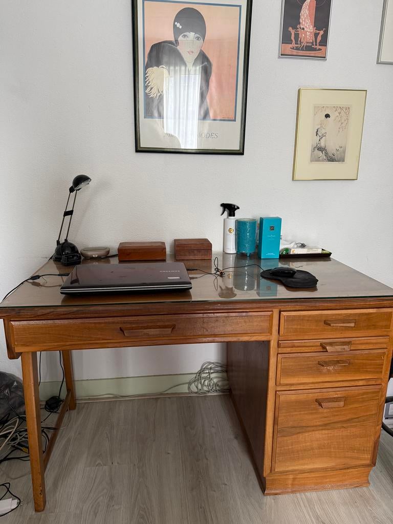 Houten bureau met glazen plaat, Huis en Inrichting, Bureaus, Ophalen, Gebruikt, Bruin, Computerbureau