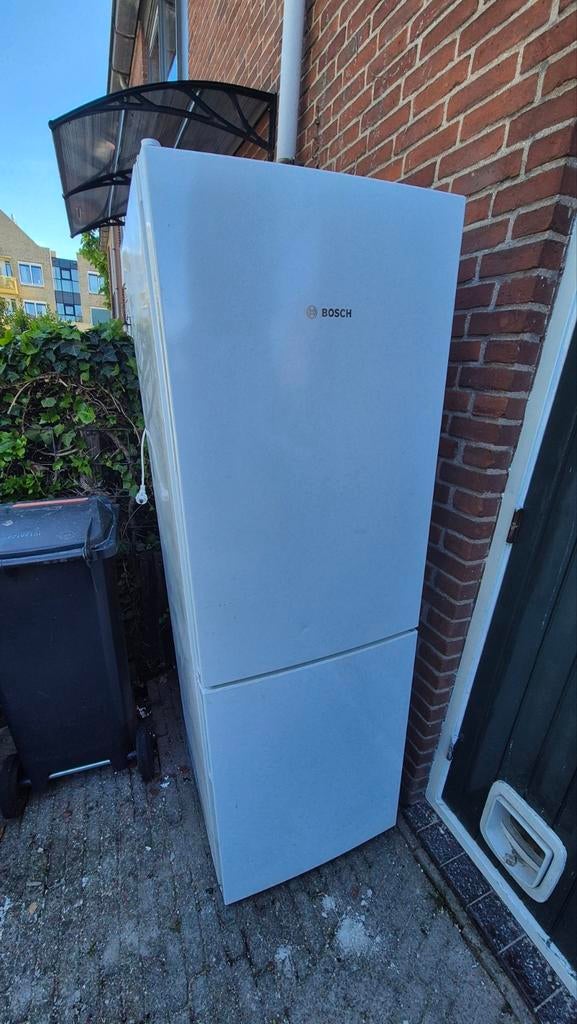 Bosch koelkast met vriezer - overcompleet wegens verbouwing, Ophalen of Verzenden