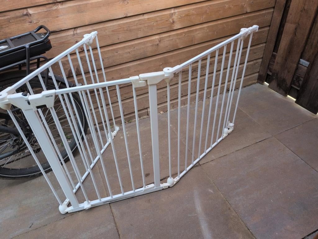 Traphekje wit, 190 cm breed met zijkanten van 70 cm, Ophalen