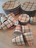Burberry stijl servies van Vic's handpainted, Ophalen, Zo goed als nieuw, Bord(en), Overige stijlen