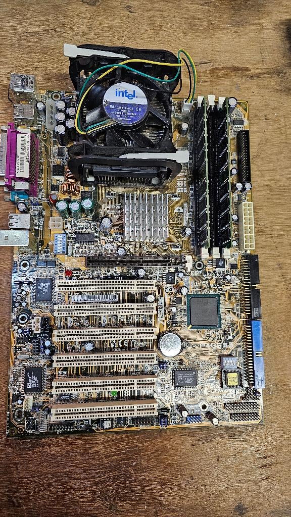 Asus P4B533 Gold UAY + CPU, Gebruikt, Socket 478, Ophalen of Verzenden, DDR
