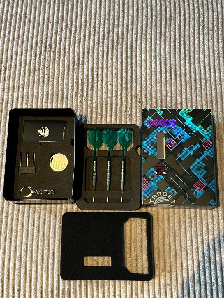 Target Darts cocos Black/Blue 25g - Zo goed als nieuw, Ophalen of Verzenden, Zo goed als nieuw, Pijlen