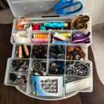 Naaibox met fournituren knoopjes en meer, Ophalen of Verzenden, Zo goed als nieuw, Garen of Naald(en)
