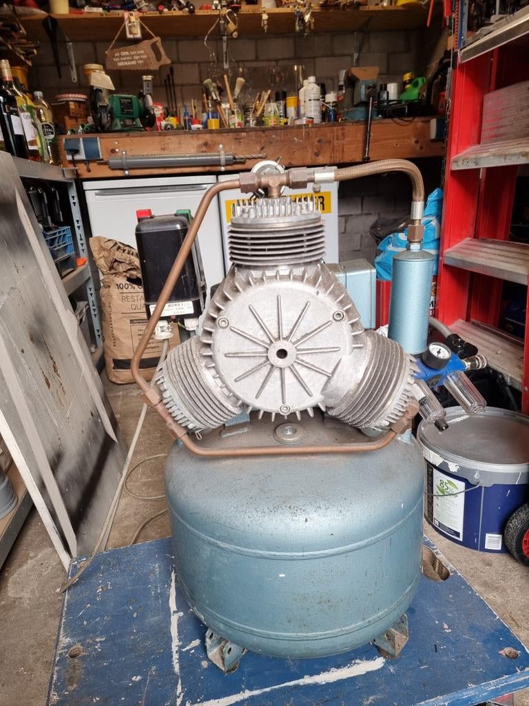Compressor te koop ,moet weg !!!!in prijs verlaagd, Minder dan 25 liter, Ophalen of Verzenden, Minder dan 200 liter/min