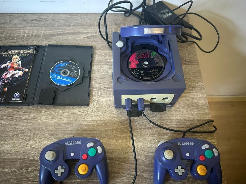 GameCube + 2 controllers + Mario Strikers & Bloody Roar, Ophalen, Gebruikt, Met 2 controllers, Paars