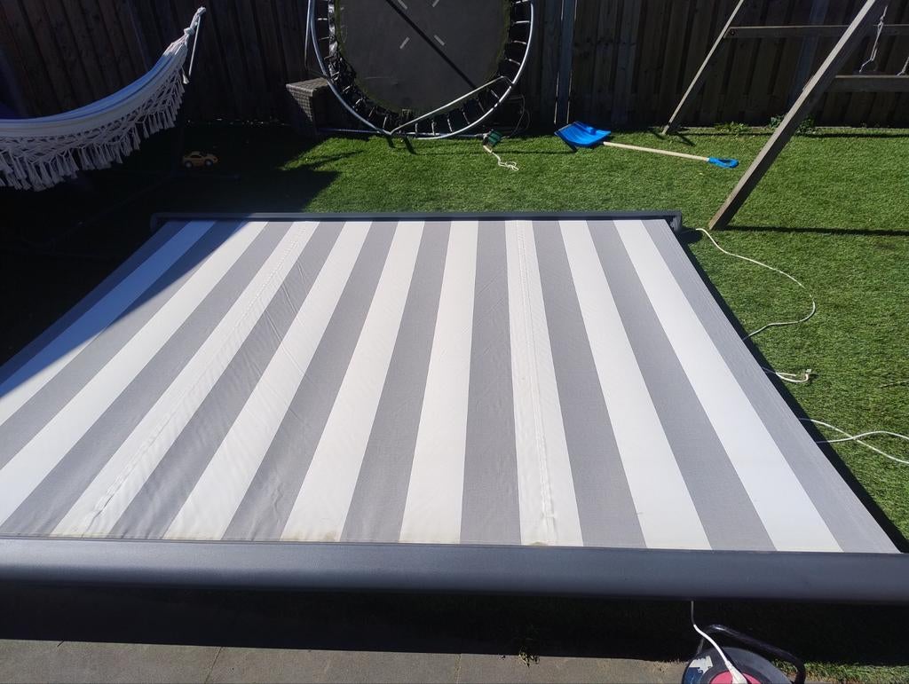 Antraciet zonnescherm electrisch, 150 tot 300 cm, Ophalen of Verzenden, Gebruikt, Knikarmscherm