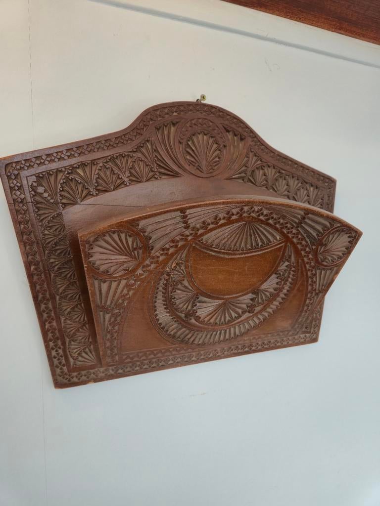 Antieke handgesneden houten brievenhouder, Ophalen of Verzenden
