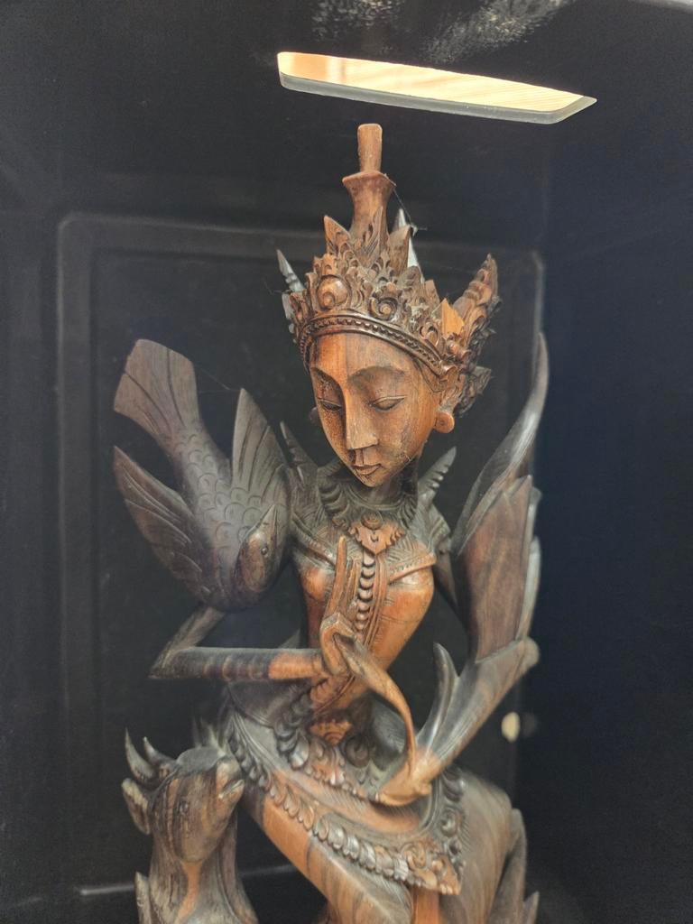 Uniek Balinees Houtsnijwerk: Danseres op Dier, Houtsnijwerk, Ophalen of Verzenden, Handgemaakt, 20 - 50 cm