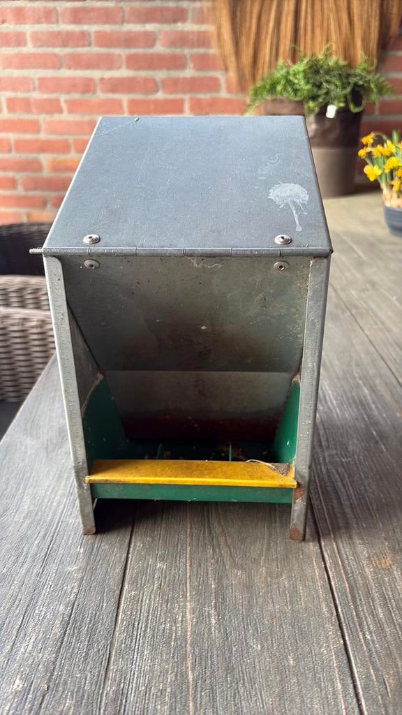 Metalen voerbakje voor kleine kippen / krielkippen, Ophalen, Zo goed als nieuw, Drinken en Voederen