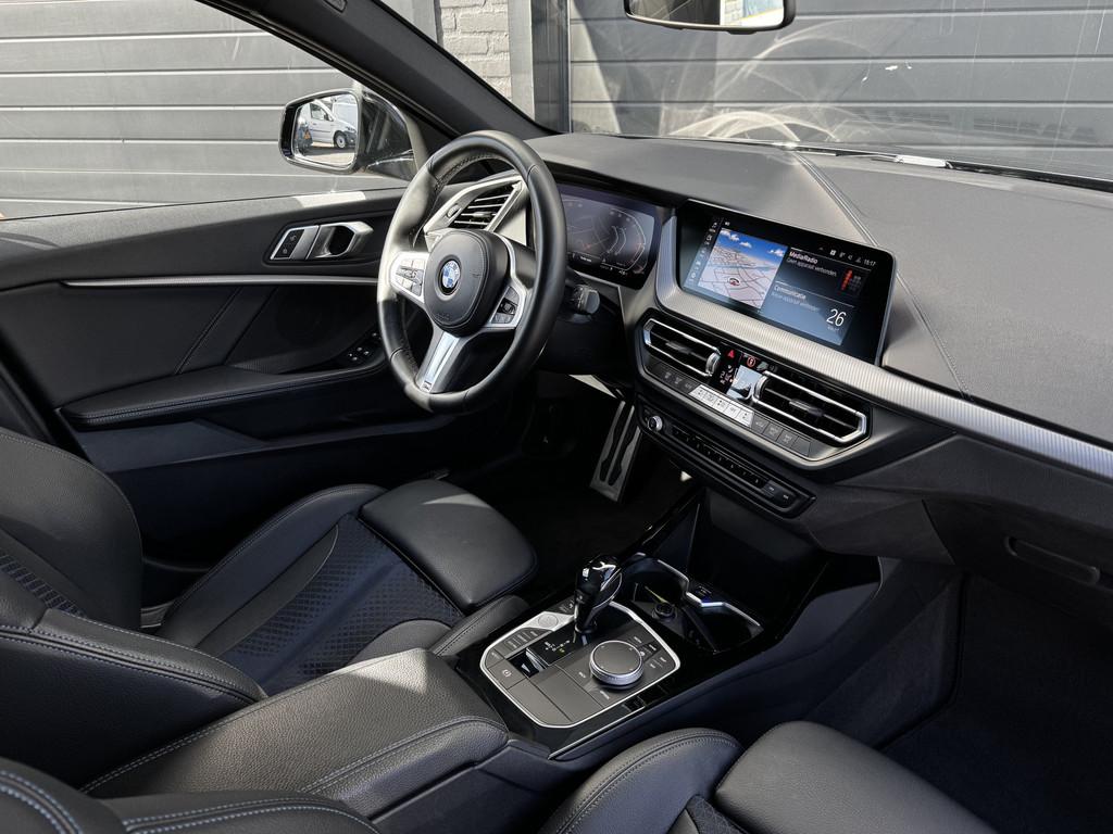 BMW 1-serie 118i Business Edition M-Sport Shadow Automaat De, Auto's, BMW, Lichtsensor, 136 pk, Gebruikt, Leder en Stof