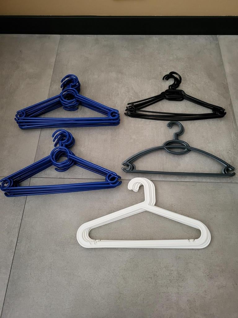 Plastic kleding hangers, Ophalen, Gebruikt, Kunststof, Volwassenen
