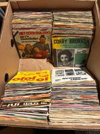 Bananendoos met heelveel singeltjes vinyl singles nederlands, Ophalen of Verzenden, Zo goed als nieuw, Nederlandstalig