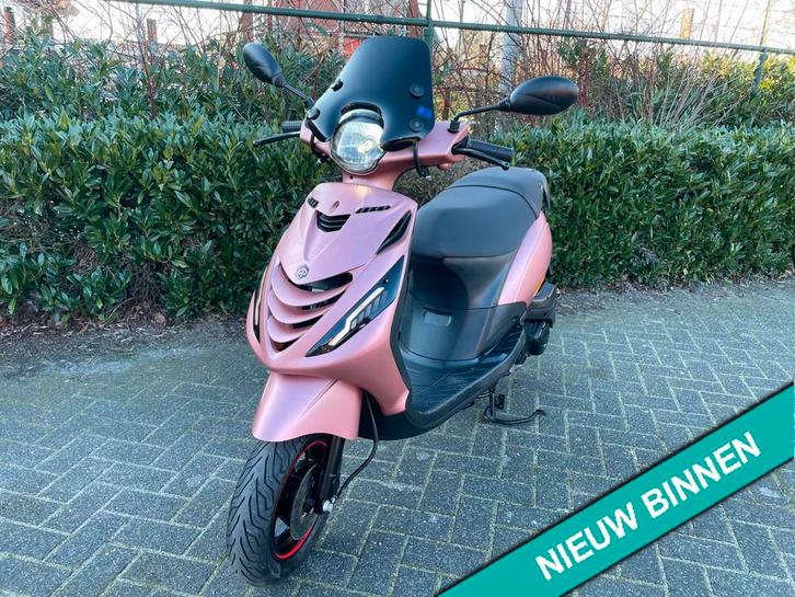 Piaggio Zip SP ROSE GOLD 45km E5 ALPHA LED BETAAL MET in3, Fietsen en Brommers, Scooters | Piaggio, Gebruikt, Zip, Benzine