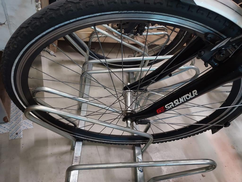 Gezocht voorwiel 28 inch zwarte, Ophalen, Zo goed als nieuw