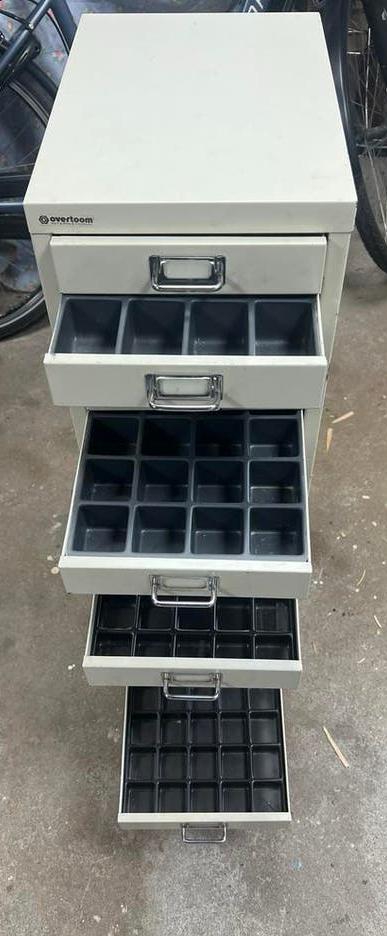 Metalen Overtoom onderdelen kastje, Ophalen, Gebruikt