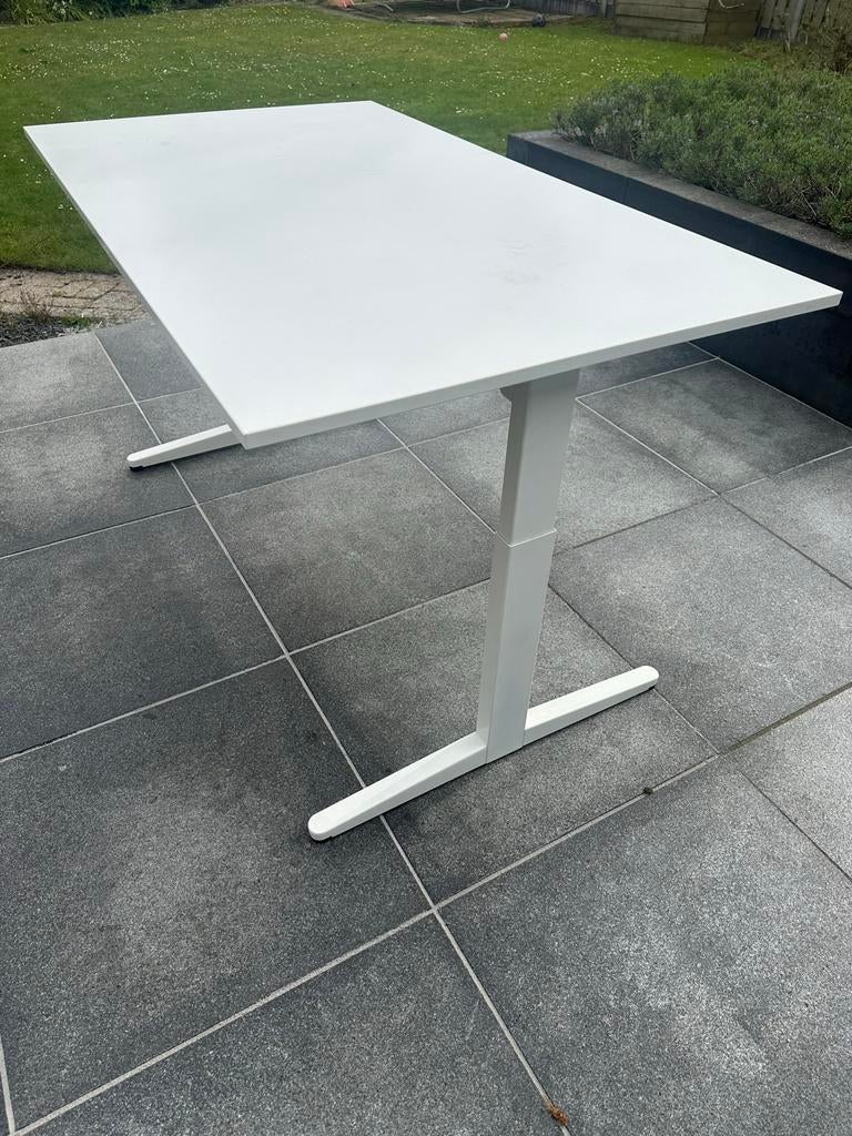 Verstelbaar bureau 140x80 cm - Wit, Ophalen, Zit-sta bureau, Gebruikt, Metaal