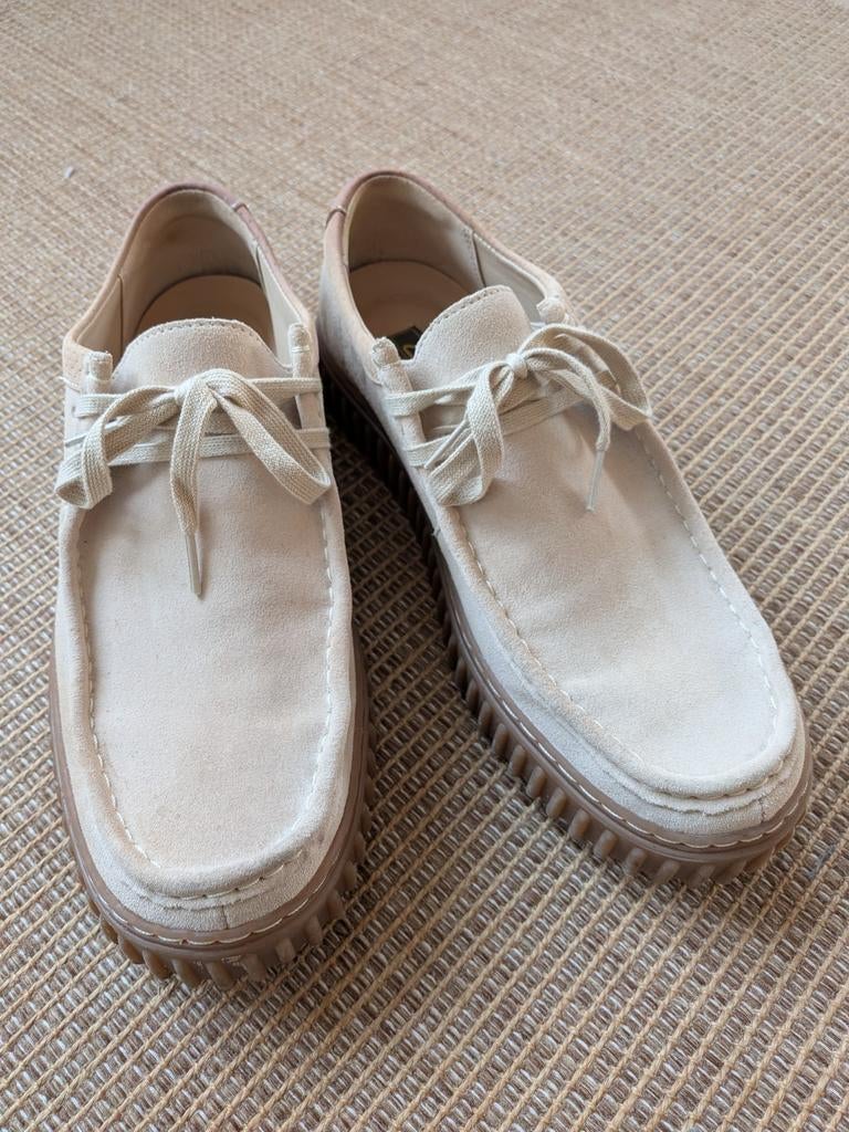 Clarks Torhill Lo beige suède maat 44, Overige kleuren, Clarks, Ophalen of Verzenden, Gedragen