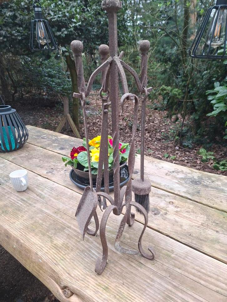 Antieke smeedijzeren haardset - 4-delig, Huis en Inrichting, Haarden, Gebruikt, Overige soorten, Ophalen of Verzenden