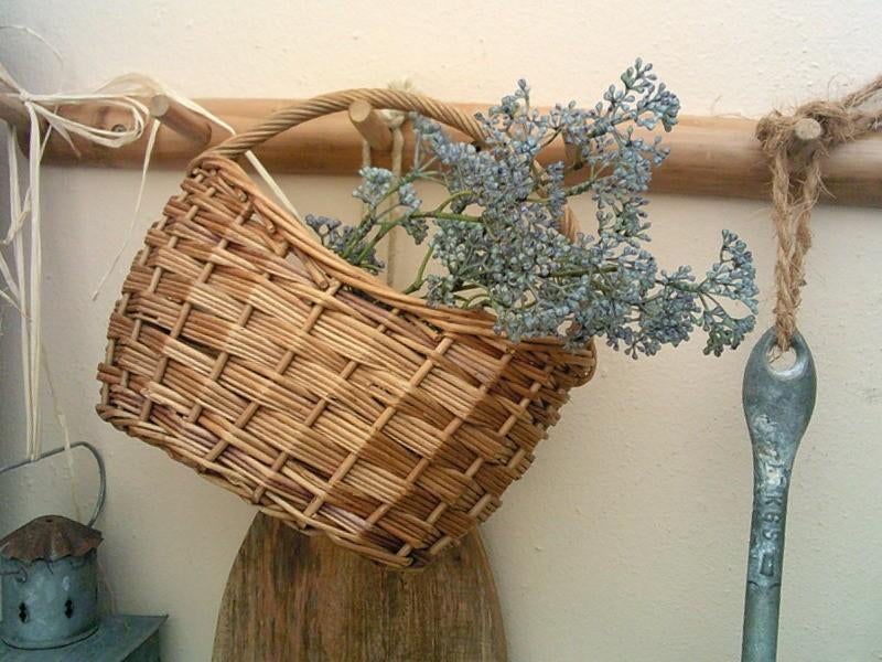 Brocante rieten kindermandje met handsvat bloemenmandje, Ophalen of Verzenden