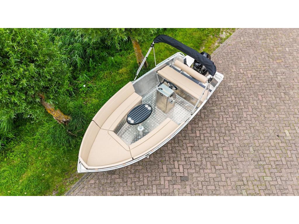 OP VOORRAAD: Qwest R485 - Zelflozend Aluminium V-bodem, Watersport en Boten, Vis- en Consoleboten, Niet ingevuld, Tot 10 pk, Niet ingevuld