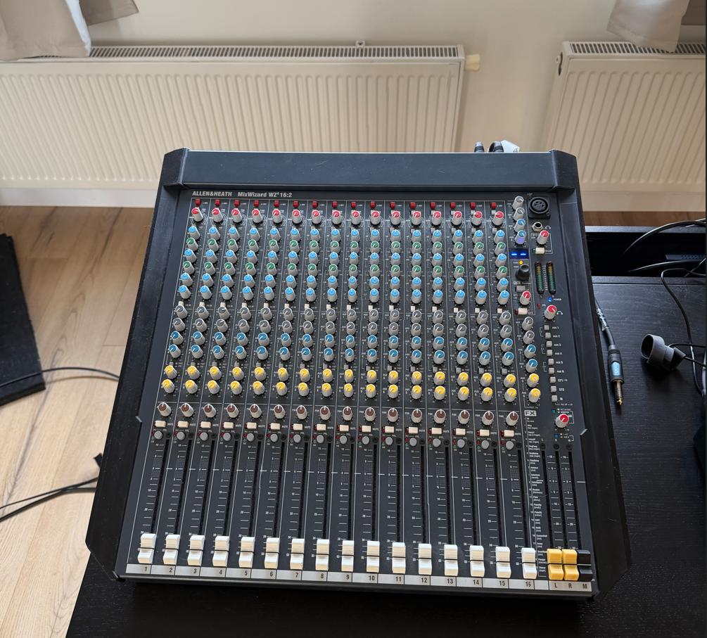 Allen and Heath Mixwizard WZ4 16:2 + Flightcase, Muziek en Instrumenten, Ophalen, Gebruikt, 10 tot 20 kanalen