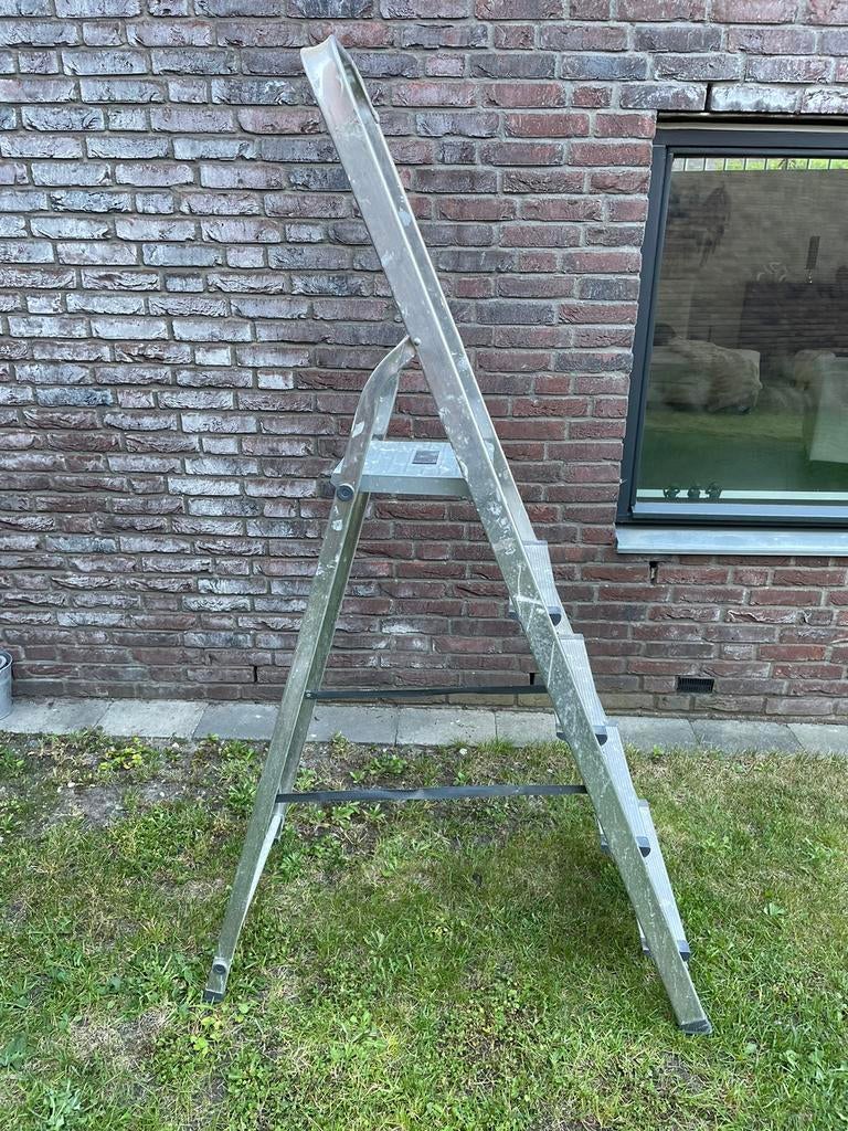 Altrex trap 5 treden, Doe-het-zelf en Verbouw, Ladders en Trappen, Ophalen of Verzenden, Gebruikt, Minder dan 2 meter