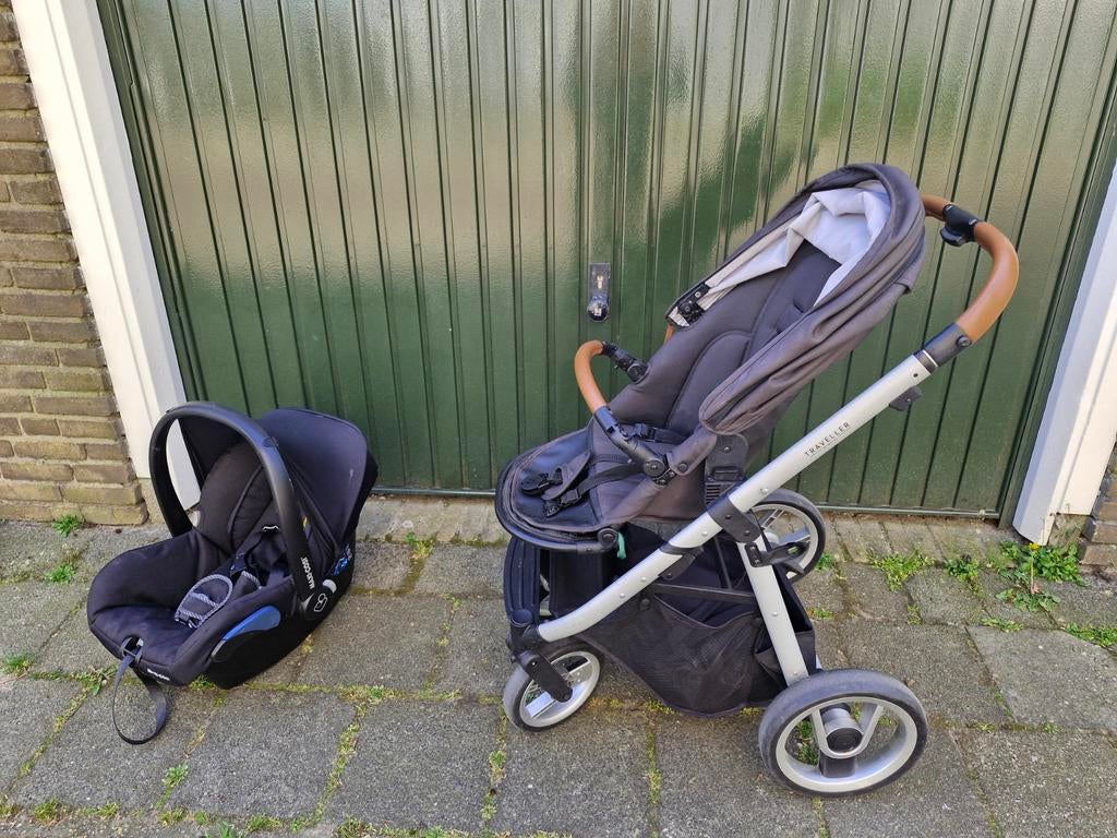 Mutsy Kinderwagen met autostoeltje., Overige merken, Ophalen of Verzenden, Zo goed als nieuw, Combiwagen
