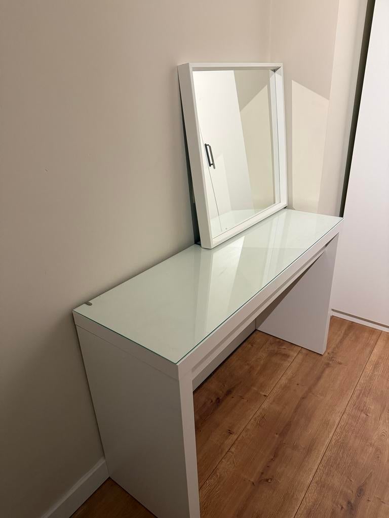Malm make-up tafel met spiegel, Huis en Inrichting, Ophalen, Gebruikt, 100 tot 150 cm, Minder dan 100 cm