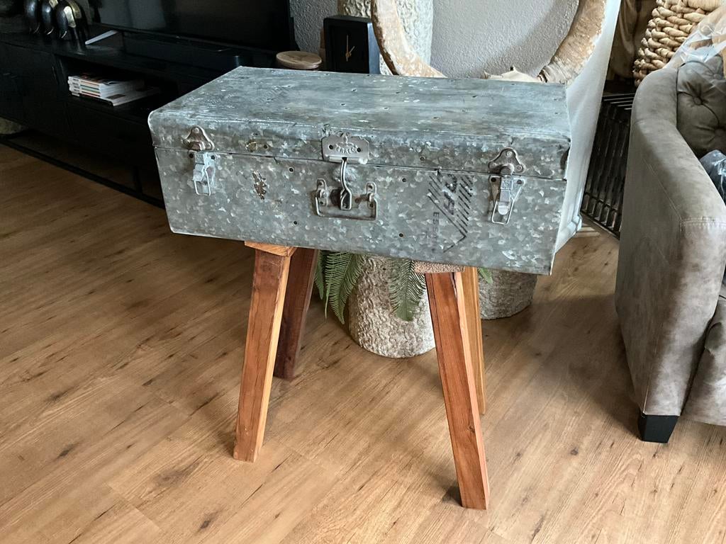 Vintage bijzettafel/koffer/kist op pootjes, Ophalen, Nieuw