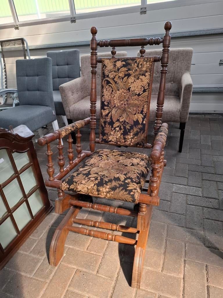 Antieke Schommelstoel met Gebloemde Bekleding, Ophalen