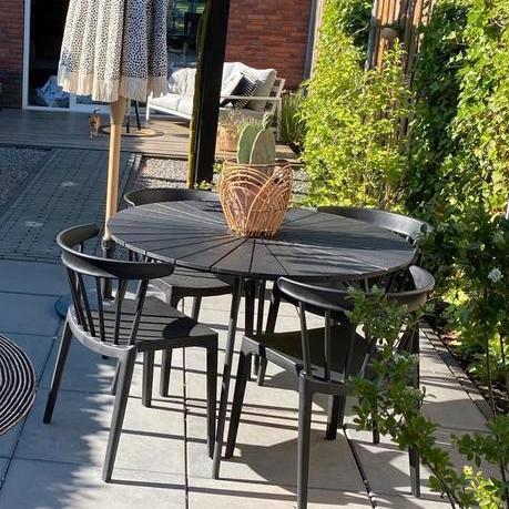 Mooie zwarte ronde buitentafel Ø110 x H74 cm, Tuin en Terras, Tuintafels, Zo goed als nieuw, Rond, Overige materialen, Ophalen