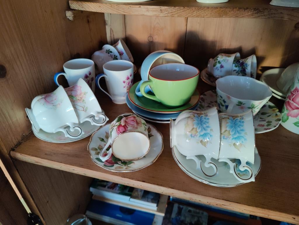 Vintage servies mix – kopjes, schotels, sauskommen en servee, Ophalen