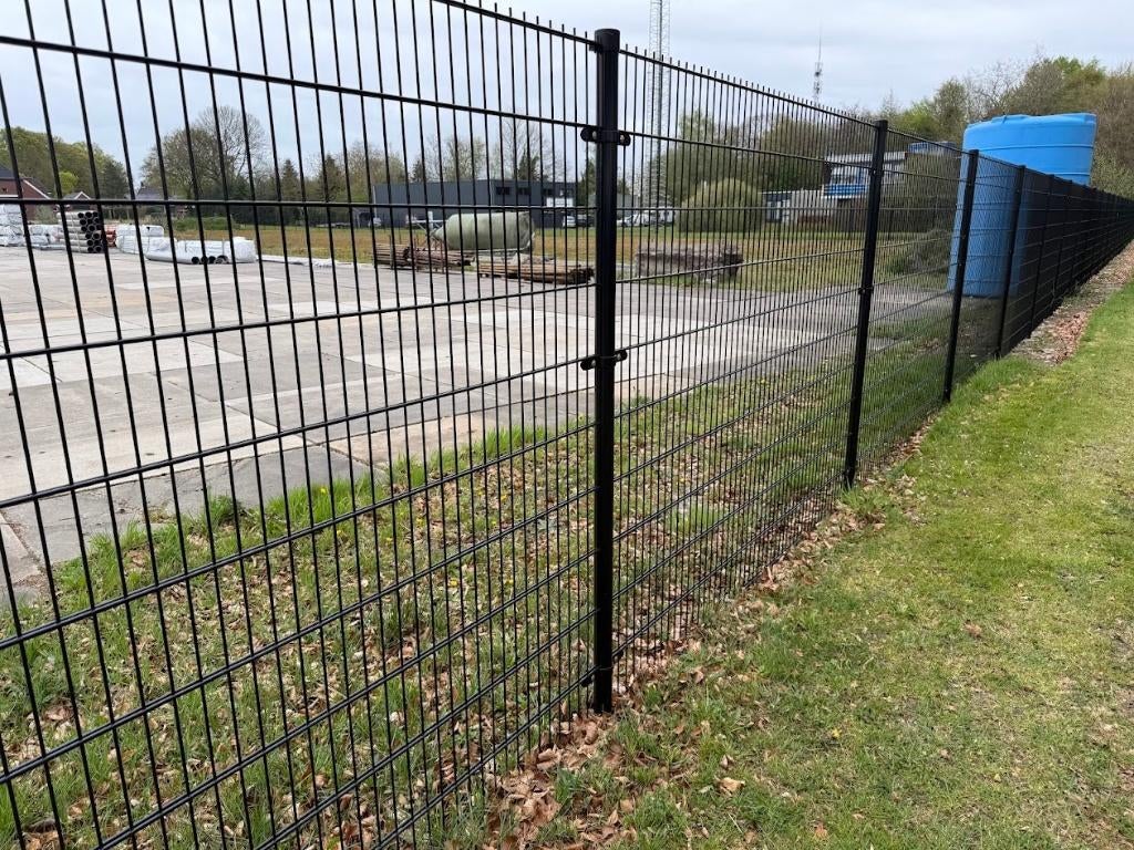 dubbelstaafhekwerk met palen  ral 9005, Ophalen, Met poort, Nieuw, Dubbelstaafmat hekwerk