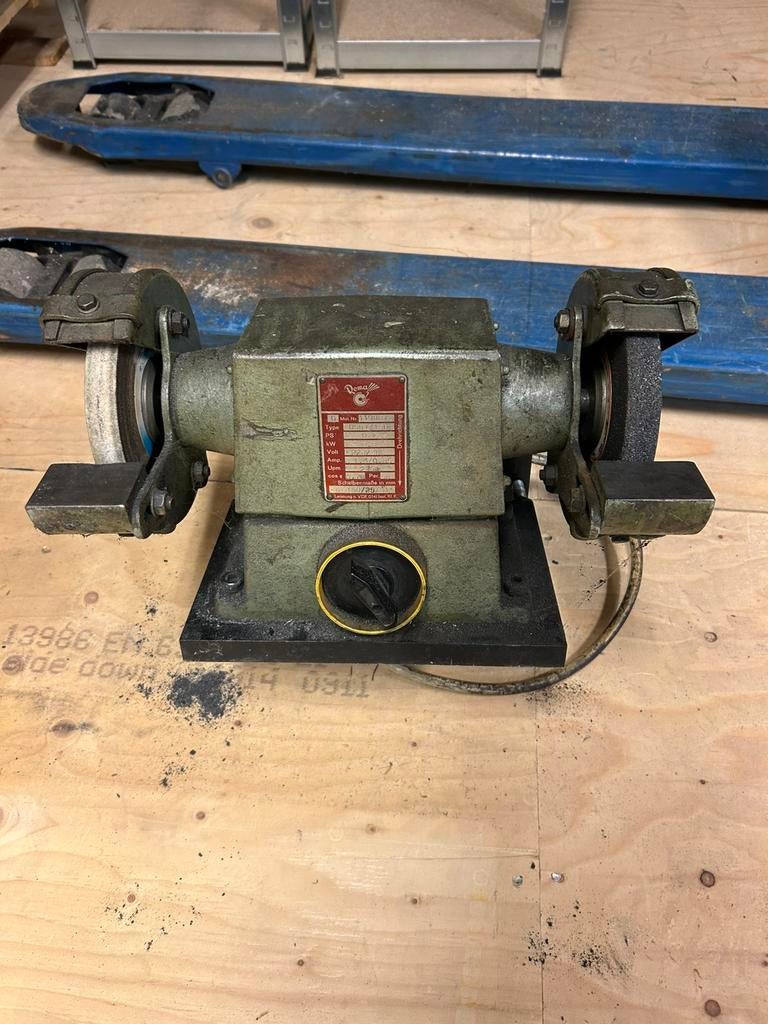 Slijpsteen wand bevestigd, Ophalen, Zo goed als nieuw, Minder dan 700 watt, Werkbankslijpmachine